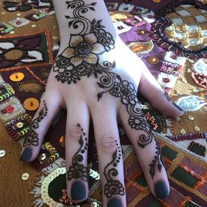 Meet your Posher, Naheed